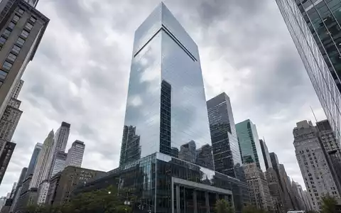 Verizon US92343V1044 – Architekturbild eines generischen Glas-Konzernhochhauses in Midtown Manhattan aus Froschperspektive - Foto: THN