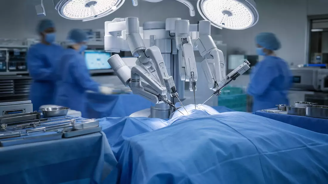 Fotorealistischer Operationssaal mit einem generischen Roboterchirurgiesystem mit vier Instrumentena