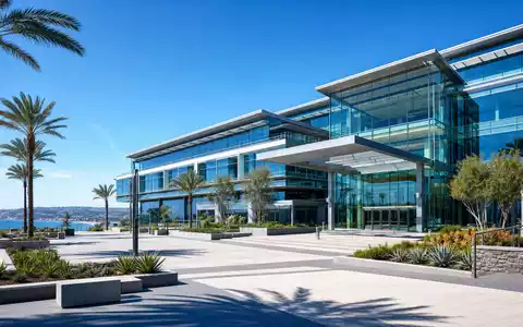 Qualcomm US7475251036 modernes Konzernhauptquartier Glas Stahl Campus San Diego sonnige Küstenarchitektur Palmen - Foto: THN