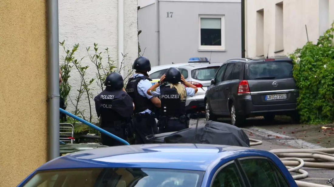 Die Polizei war mit zahlreichen Kräften am Ort.  - Bild: Karsten Schmalz/KS-Images/dpa
