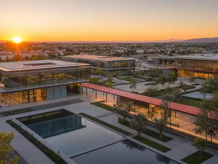 Santander bank campus glass pavilions at golden sunset in Spanish suburb ES0113900019 - Foto: THN