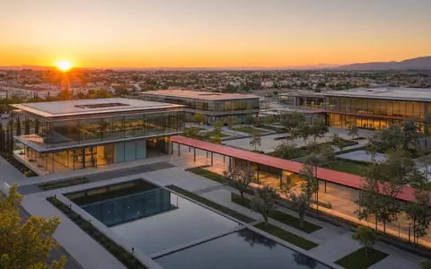Santander bank campus glass pavilions at golden sunset in Spanish suburb ES0113900019 - Foto: THN