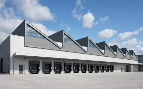 Architektur-Render einer Logistikhalle visualisiert Carrefour, ISIN FR0000120172, moderne Versorgungskette des französischen Einzelhandels - Foto: THN
