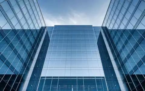 AXA Versicherungs Hauptquartier abstrakte Glas und Stahl Fassade moderner Architektur Render Paris FR0000120620 - Foto: THN