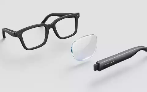EssilorLuxottica FR0000033219 isometric 3D render of eyeglass frame, optical lens, and smart glasses arm - Foto: THN