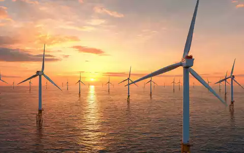Iberdrola ES0144580F34 offshore wind farm glowing at radiant North Sea golden sunset - Foto: THN