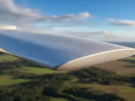 Iberdrola ES0144580F34 macro rotor blade leading edge aerodynamic profile fiberglass sharp detail - Foto: THN