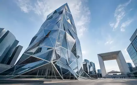TotalEnergies FR0000120271 als abstrakter CGI-Architektur-Render eines parametrischen Glasturms in La Défense Paris - Foto: THN