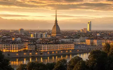 Intesa Sanpaolo IT0000072618 – Fotorealistische Panorama-Skyline Turin mit Mole Antonelliana und Hochhaus. - Foto: THN