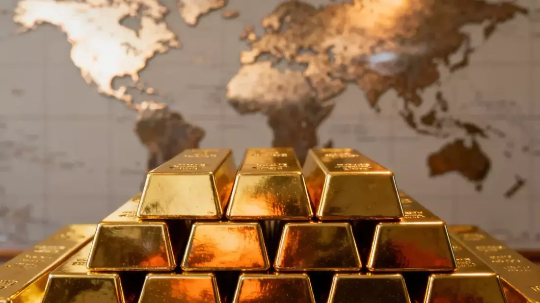 Oro cae a mínimo de meses por postura agresiva de la Fed y fortaleza del dólar