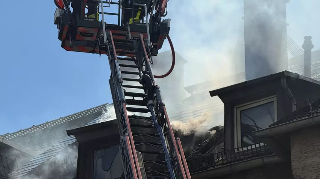 FW-F: Personalintensiver Wohnungsbrand in Frankfurt-Gallus - Bild: presseportal.de