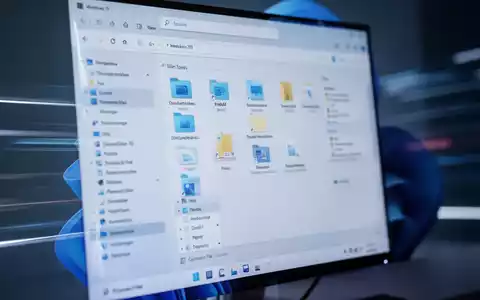 Nahaufnahme eines Computerbildschirms mit der Windows 11 Datei-Explorer-Oberfläche, Dateisymbole und Ordner sichtbar. - Foto: über boerse-global.de