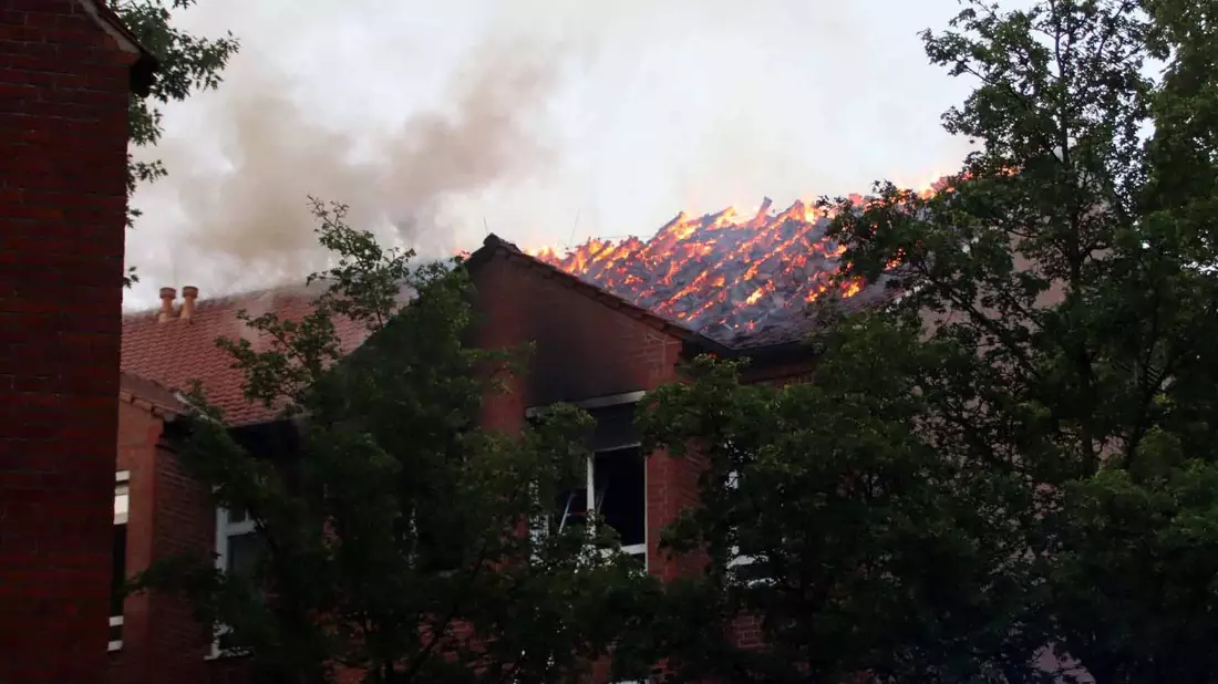 In einem Krankenhaus in Ludwigslust ist ein Feuer ausgebrochen. - Bild: Ralf Drefin/SWM DV Studio/dpa