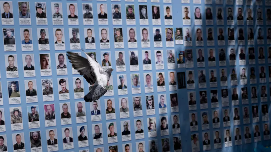 Mehr als eine halbe Million Soldaten sollen im Ukraine-Krieg gefallen sein. (Archivbild) - Bild: Brendan Smialowski/Pool AFP/AP/dpa
