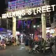 Die Walking Street ist weltweit als Rotlichtviertel bekannt. - Bild: Caroline Bock/dpa