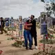 Früheres Gedenken an Massaker, bei dem am 7. Oktober 2023 rund 1200 Menschen in Israel getötet und mehr als 250 weitere entführt worden waren. (Archivbild) - Bild: Ohad Zwigenberg/AP/dpa