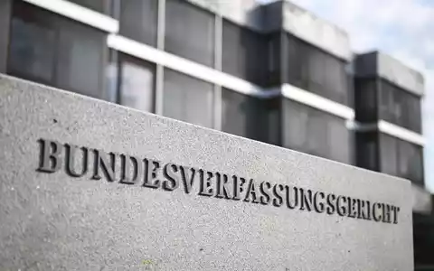 Das Bundesverfassungsgericht hat sich mit Verfassungsbeschwerden zu Sexpuppen mit kindlichem Aussehen befasst. (Archivbild) - Foto: Uli Deck/dpa