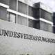 Das Bundesverfassungsgericht hat sich mit Verfassungsbeschwerden zu Sexpuppen mit kindlichem Aussehen befasst. (Archivbild) - Bild: Uli Deck/dpa