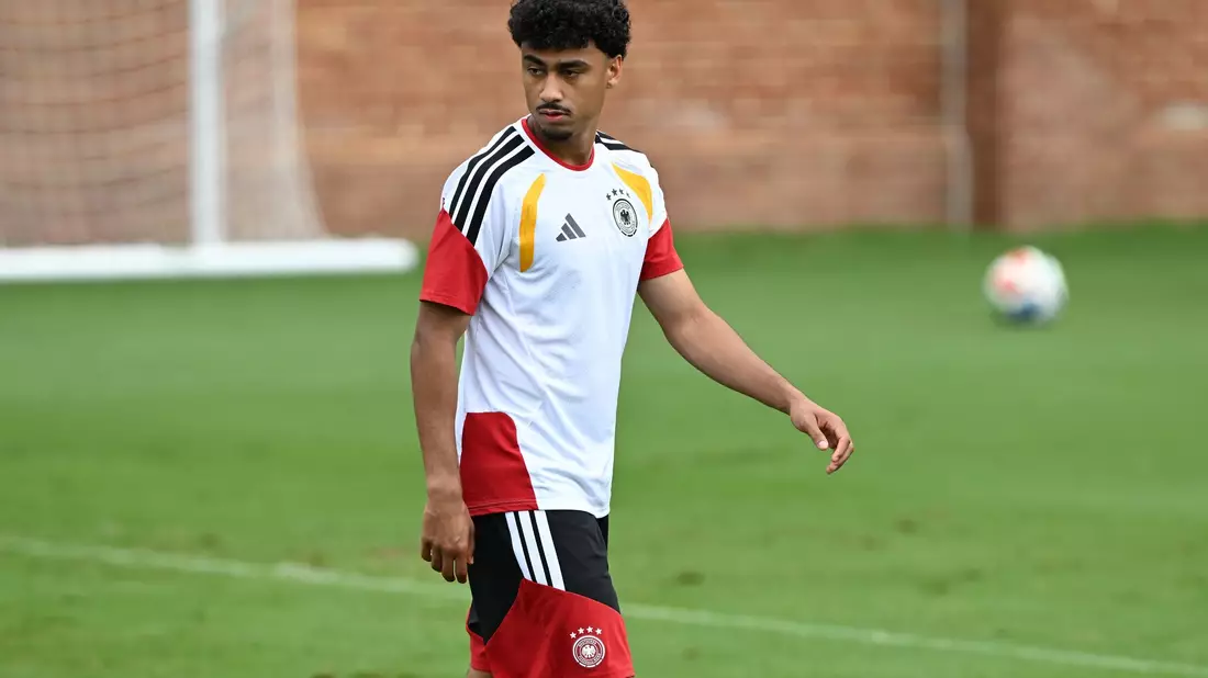 Steht vor einem Wechsel zum FC Bayern: Nathaniel Brown. (Archivbild) - Bild: Federico Gambarini/dpa