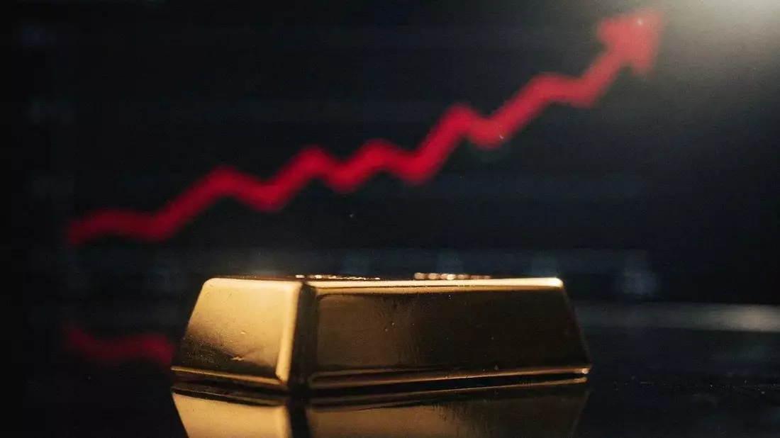 Oro sube 2% tras débil ADP y Warsh anuncia cambios en la Fed