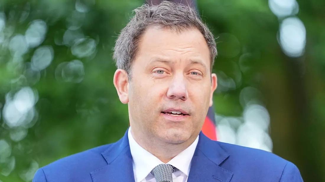 Finanzminister Lars Klingbeil (SPD) hatte Berichten zufolge auch einen Plan für mehr als 20 Milliarden Euro Entlastung erarbeitet, der nun aber nicht verwirklicht wird. - Bild: Michael Kappeler/dpa