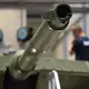 Das Kanonenrohr eines Leopard-Panzers von KNDS.  - Bild: Swen Pförtner/dpa