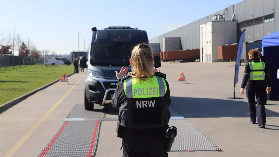 POL-UN: Kreis Unna - Kostenlose Wiegeaktion der Kreispolizeibehörde Unna für Caravan- und Campingbegeisterte vor den Sommerferien - Bild: presseportal.de