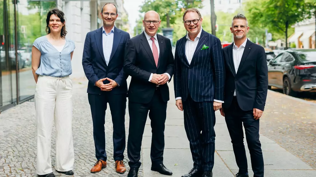 Marktreif, aber ungebaut: Das Berliner Innovations-Forum und die Anwendungslücke der Bauwende / Schirmherr war der Regierende Bürgermeister Kai Wegner - Bild: presseportal.de