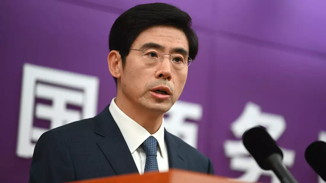 Der Sprecher sprach zum EU-Besuch von Handelsminister Wang Wentao.  - Bild: Johannes Neudecker/dpa