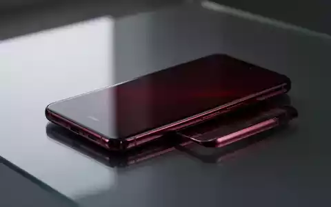 Schlankes, modernes Smartphone in dunklem Kirschrot, reflektiert Licht auf minimalistischer Oberfläche, zeigt elegantes Design. - Foto: über boerse-global.de