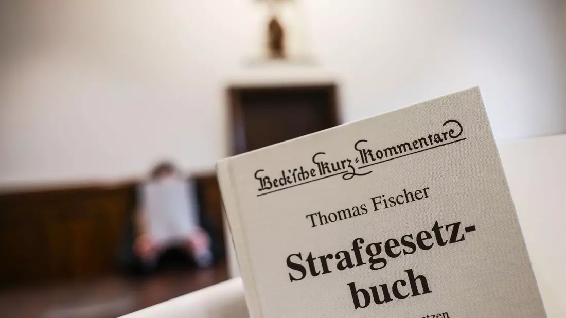 Es geht um Paragraf 184l im Strafgesetzbuch. (Archivbild) - Bild: Oliver Berg/dpa