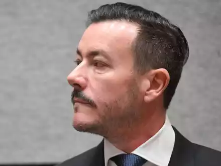 Der Oberste Gerichtshof (OGH) in Österreich verhandelte in einem Berufungsverfahren über das erste Urteil gegen Ex-Milliardär René Benko. (Archivbild) - Foto: Barbara Gindl/APA/dpa