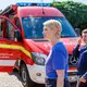 Ministerpräsidentin Manuela Schwesig (l) und Sozialministerin Drese waren ebenfalls vor Ort. - Bild: Jens Büttner/dpa