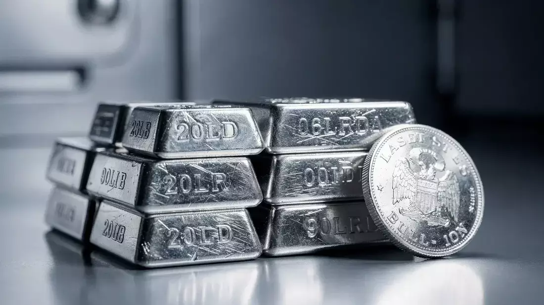 Silver Reclaims $60 as Weak Jobs Data, Fed Caution Fuel Rally