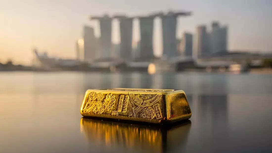 Gold Rebounds to $4,080 Amid Dovish Fed Signals, But Geopolitical Risks Loom