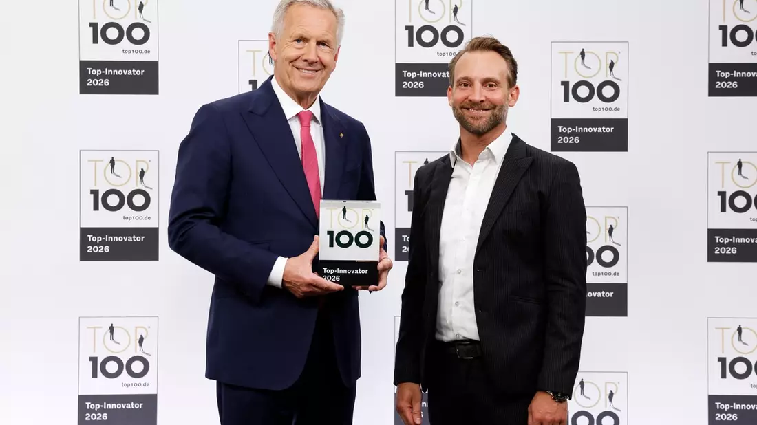 TOP 100-Award: Christian Wulff würdigt MaxSolar - Bild: presseportal.de