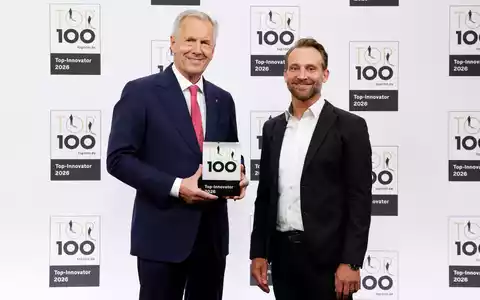 TOP 100-Award: Christian Wulff würdigt MaxSolar - Foto: presseportal.de