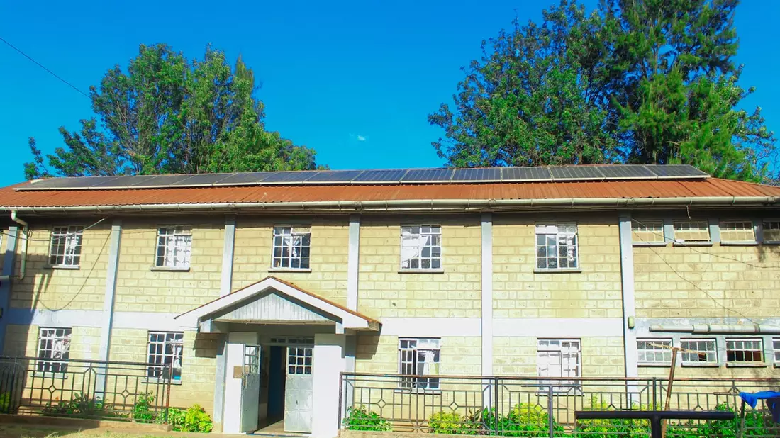 Solarenergie statt Stromausfälle: Österreichische Technik bringt warmes Wasser für 50 Straßenkinder in Nairobi - Bild: presseportal.de