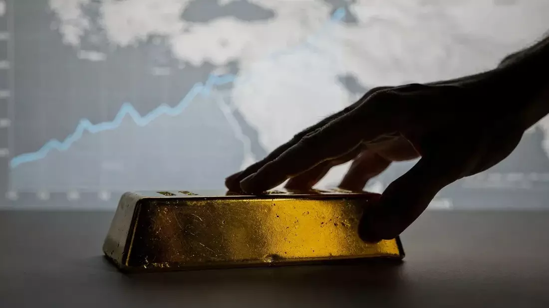 Oro en contraste: WGC ve hasta 5.000 dólares, pero bancos recortan objetivos
