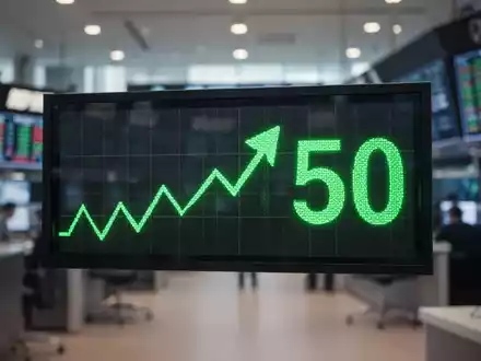 Nahaufnahme eines Börsentickers mit einem grünen Aufwärtstrend und der Zahl 50, unscharfer Hintergrund eines Handelsraums. - Foto: über boerse-global.de