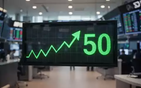 Nahaufnahme eines Börsentickers mit einem grünen Aufwärtstrend und der Zahl 50, unscharfer Hintergrund eines Handelsraums. - Foto: über boerse-global.de