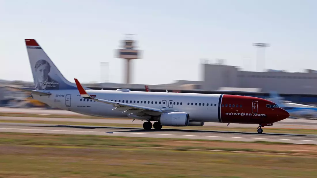 Eine Norwegian-Maschine hebt aus Palma ab. (Illustration) - Bild: Clara Margais/dpa