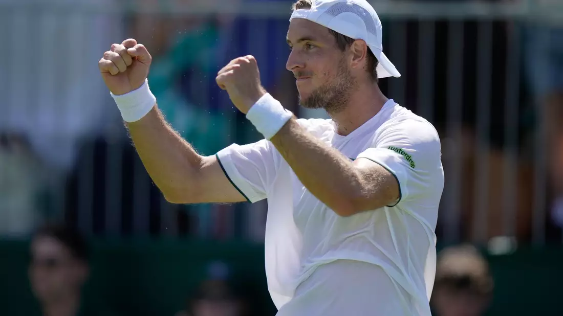 Auch Jan-Lennard Struff steht in Runde drei von Wimbledon. - Bild: Brian Inganga/AP/dpa