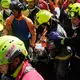 Über einen Schlauch mit Wasser und weiteren lebenswichtigen Hilfsgütern wurde der Mann tagelang versorgt. - Bild: Fernando Vergara/AP/dpa