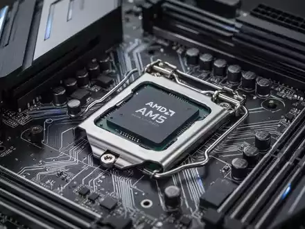 Nahaufnahme eines leistungsstarken Computer-Motherboards mit AMD AM5-Sockel, detailreiche Schaltkreise und Komponenten. - Foto: über boerse-global.de