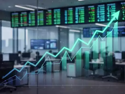 Stilisierter Finanzchart mit Aufwärtstrend, digitalen Datenüberlagerungen und Börsenticker vor unscharfem Bürohintergrund. - Foto: über boerse-global.de