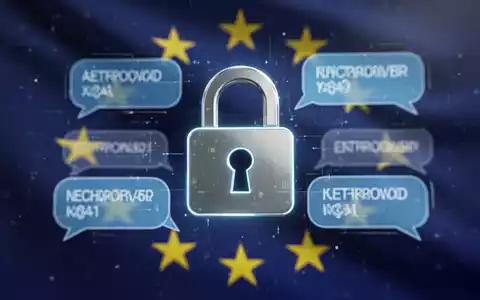 Ein stilisiertes digitales Vorhängeschloss über Chat-Blasen und der EU-Flagge, symbolisiert die Debatte um die Chatkontrolle und Datenschutz in der EU. - Foto: über boerse-global.de