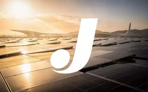 Abstrakte, atmosphärische Szene, die den Solarenergiesektor darstellt. Warme, goldene Lichter suggerieren Wohlstand und Innovation. - Foto: über boerse-global.de