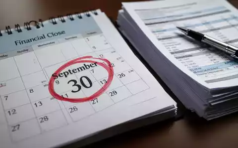 Kalenderblatt mit dem 30. September eingekreist, neben Finanzdokumenten und einem Stift, symbolisiert Fristverlängerung. - Foto: über boerse-global.de
