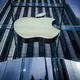 Der iPhone-Hersteller Apple zählt zu den Konzernen mit Billionen-Börsenwert (Archivbild) - Bild: Michael Kappeler/dpa